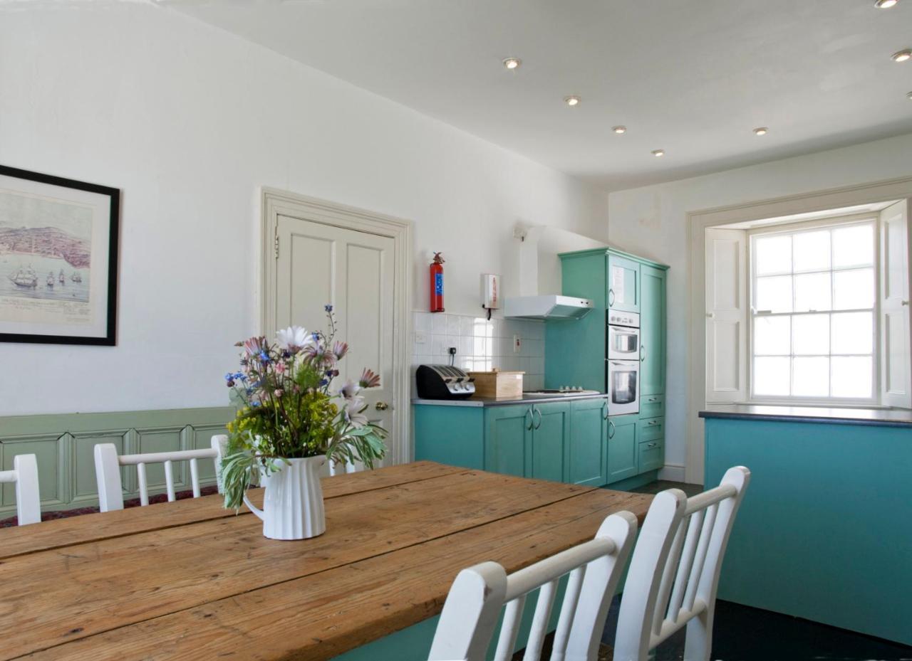 Galley Head Lightkeeper'S Houses Donoure 外观 照片